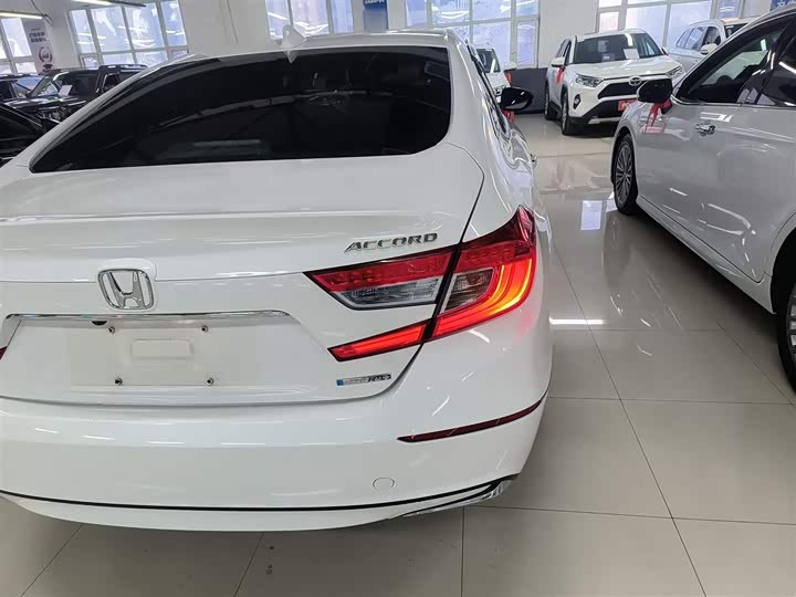 Фото 8 - Honda Accord