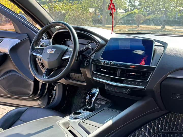 Фото 9 - Cadillac CT5