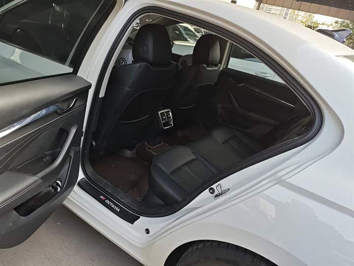 Фото 8 - Skoda Octavia Pro