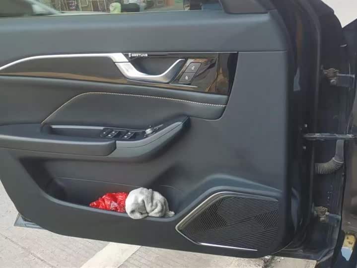 Фото 7 - Bestune B70