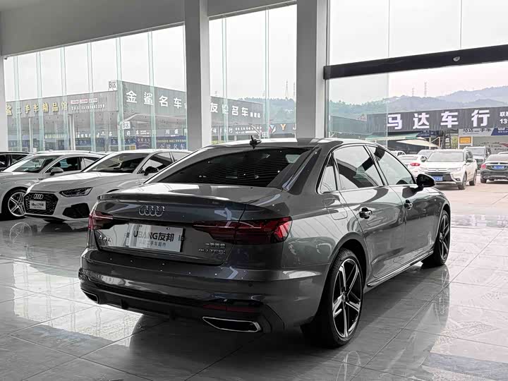 Фото 4 - Audi A4L