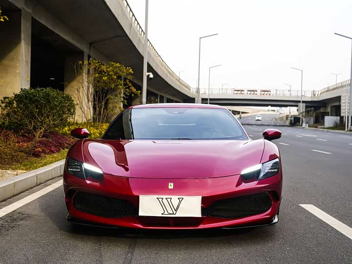 Фото 1 - Ferrari 296