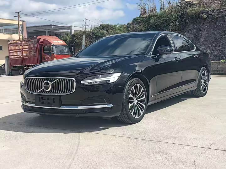 Фото 1 - Volvo S90