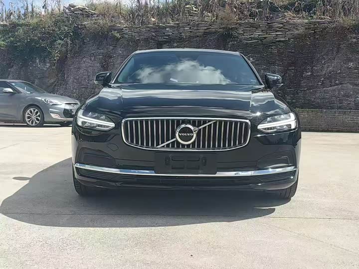 Фото 2 - Volvo S90