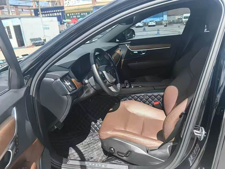 Фото 4 - Volvo S90