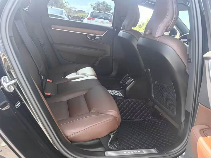 Фото 5 - Volvo S90