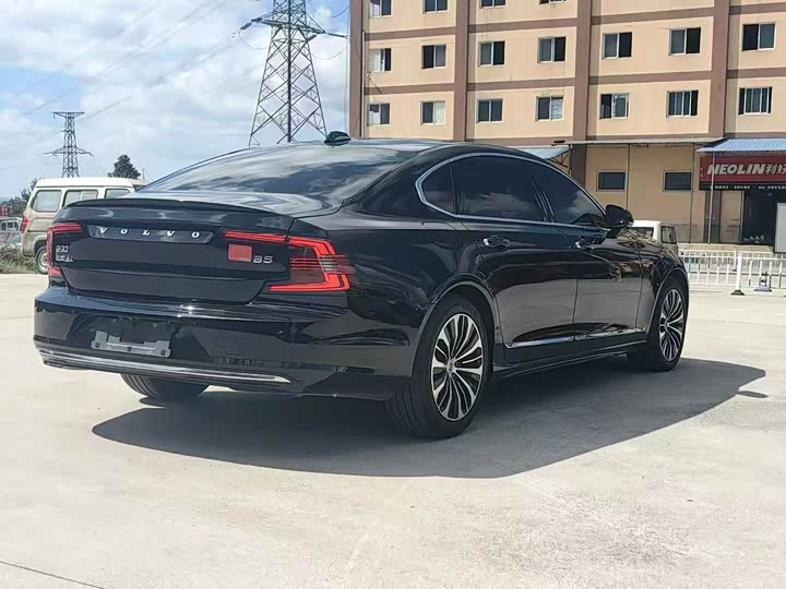 Фото 9 - Volvo S90