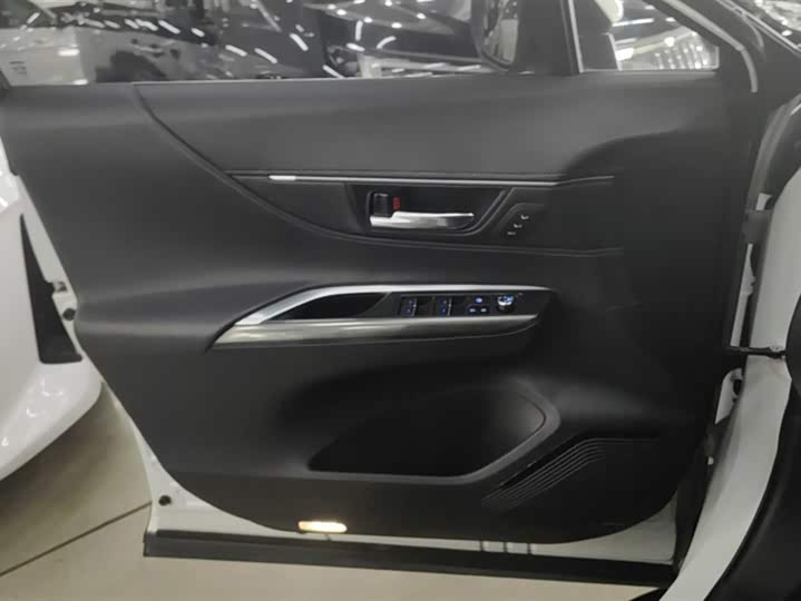 Фото 7 - Toyota Harrier