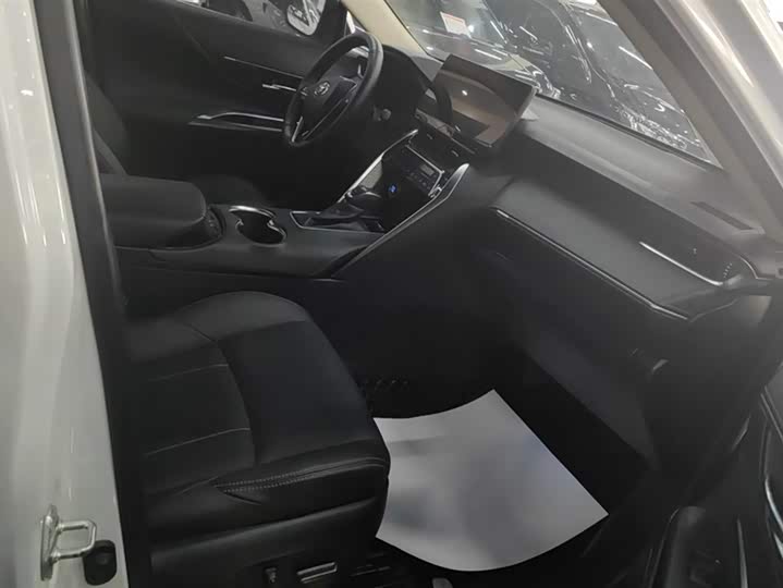 Фото 8 - Toyota Harrier