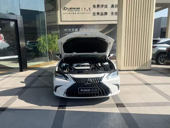 Фото 2 - Lexus ES