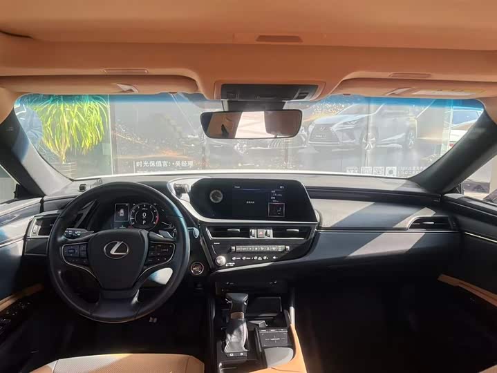 Фото 6 - Lexus ES