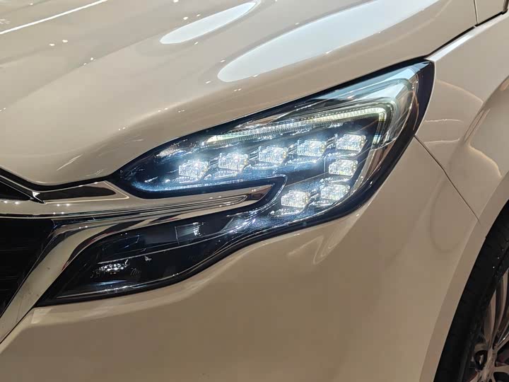 Фото 8 - Buick GL8 ES