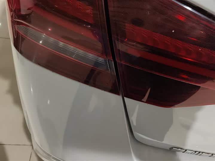 Фото 4 - Geely Emgrand