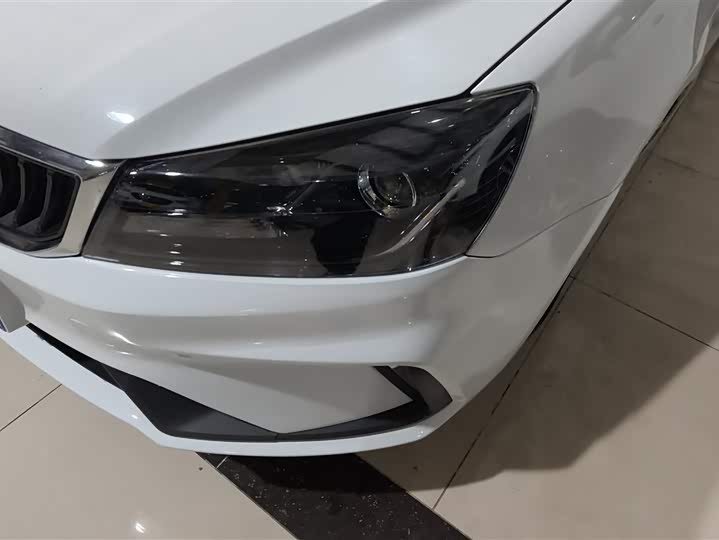 Фото 5 - Geely Emgrand