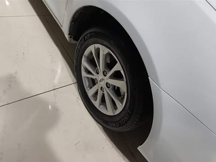 Фото 6 - Geely Emgrand