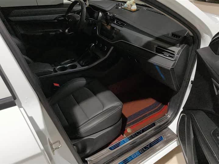 Фото 8 - Geely Emgrand