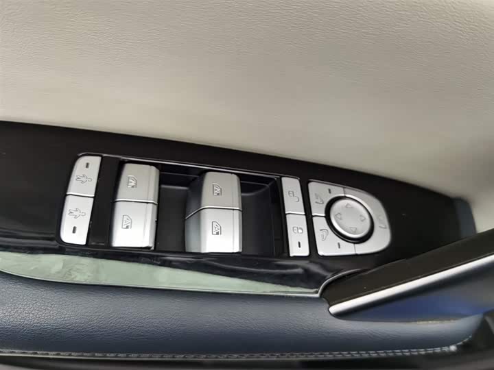 Фото 9 - BYD Tang Hybrid/EV