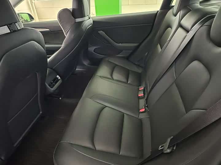 Фото 4 - Tesla Model 3