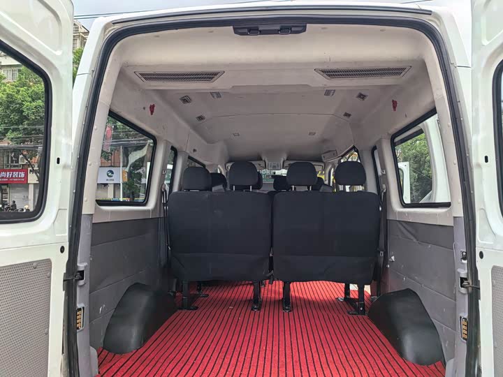 Фото 7 - Maxus V80