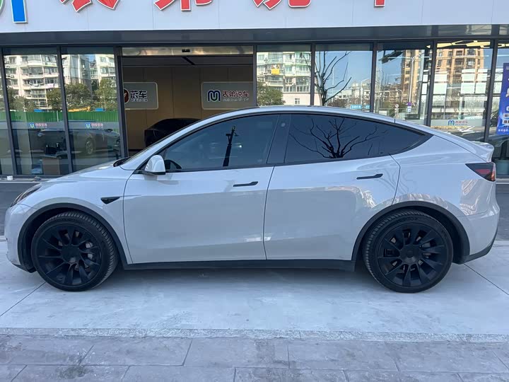 Фото 3 - Tesla Model Y