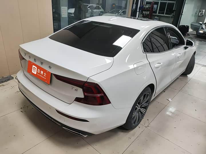 Фото 2 - Volvo S60