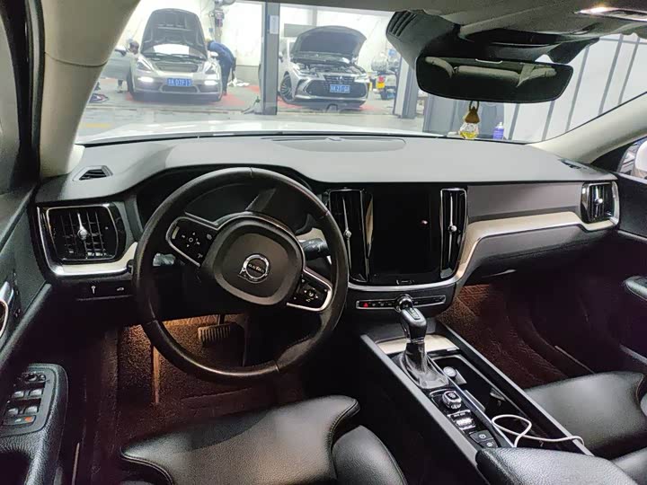 Фото 3 - Volvo S60