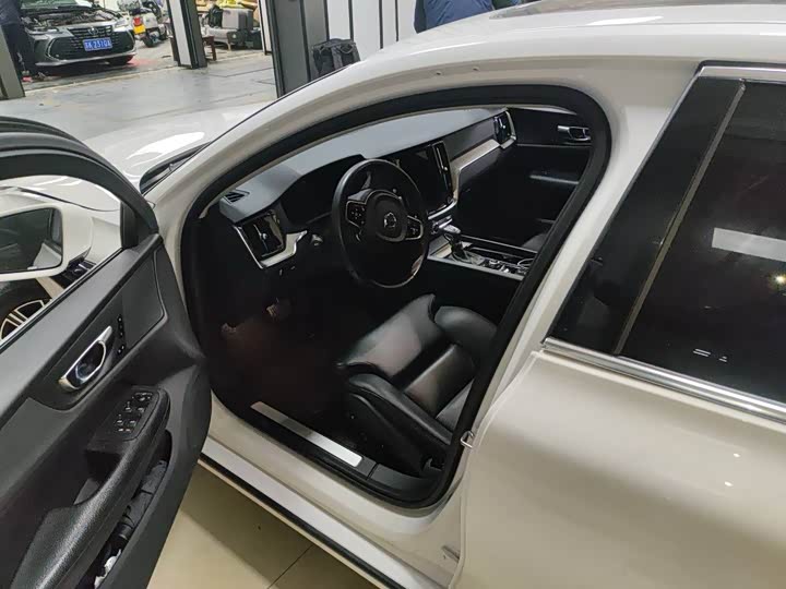 Фото 5 - Volvo S60