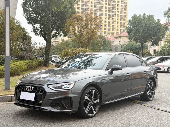 Фото 1 - Audi A4L