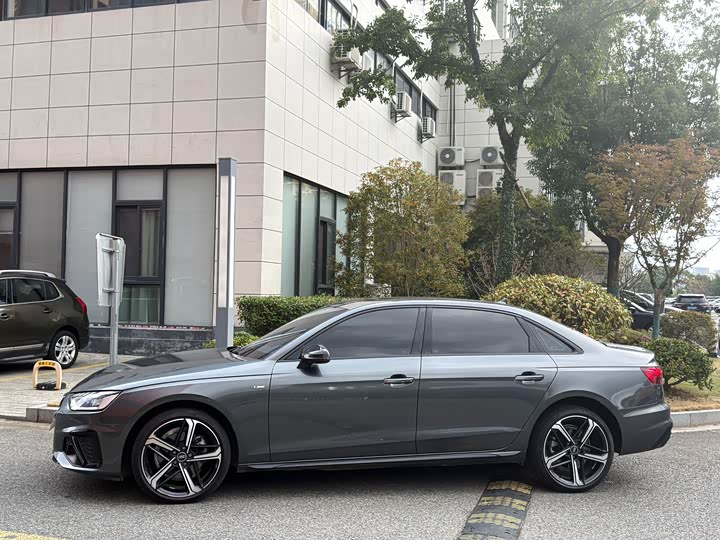 Фото 4 - Audi A4L