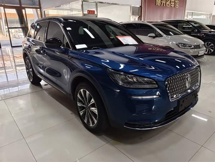 Фото 2 - Lincoln Corsair