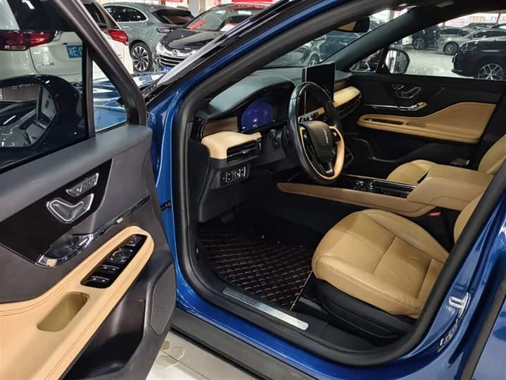 Фото 4 - Lincoln Corsair