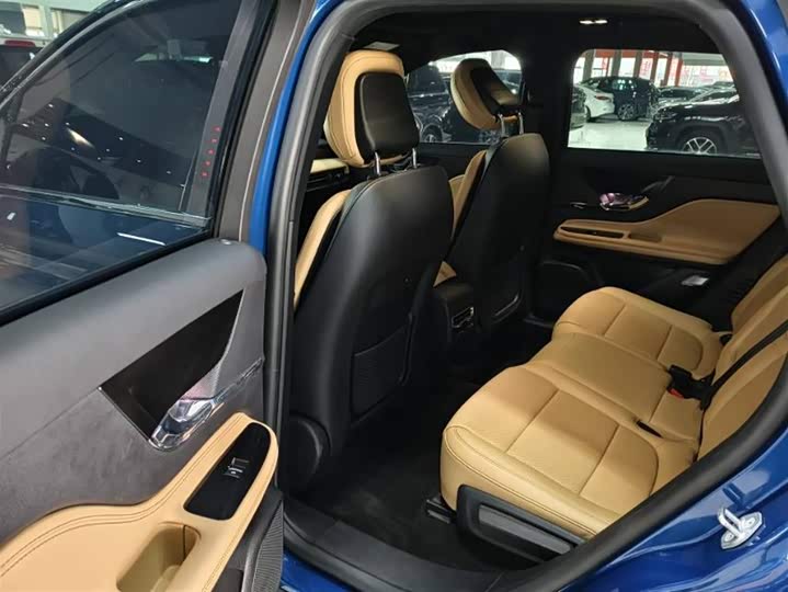 Фото 6 - Lincoln Corsair