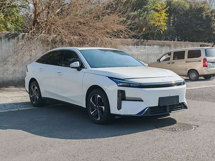 Фото 3 - Geely Galaxy L6