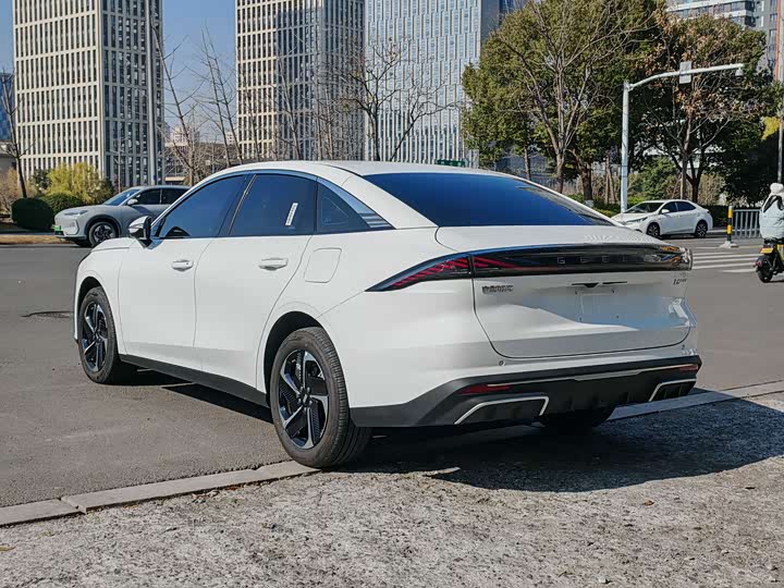 Фото 4 - Geely Galaxy L6