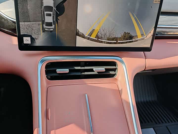 Фото 7 - Geely Galaxy L6