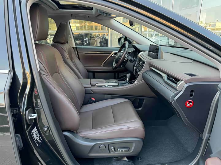 Фото 5 - Lexus RX