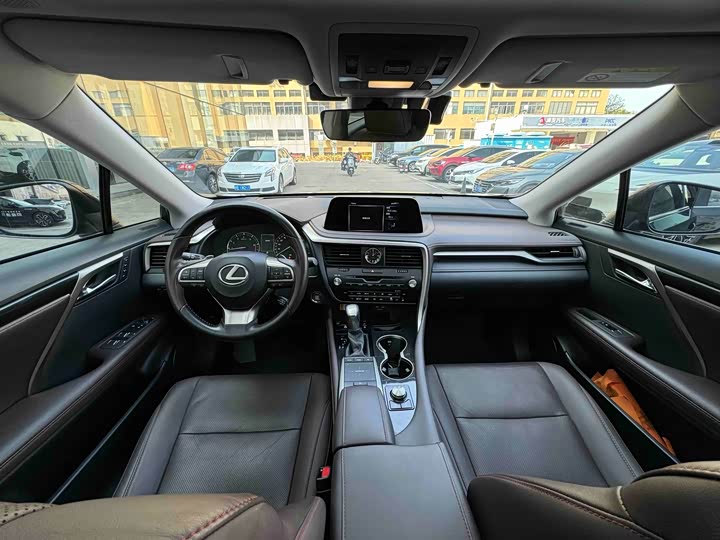 Фото 6 - Lexus RX