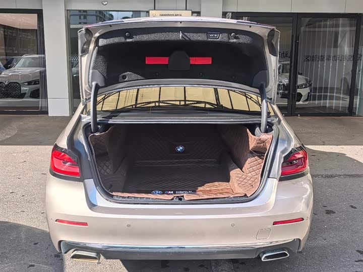 Фото 2 - BMW 5 Series