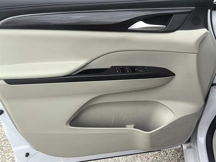 Фото 9 - Buick GL8 ES