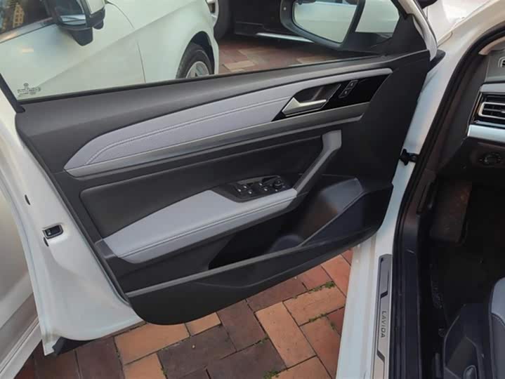 Фото 7 - Volkswagen Lavida