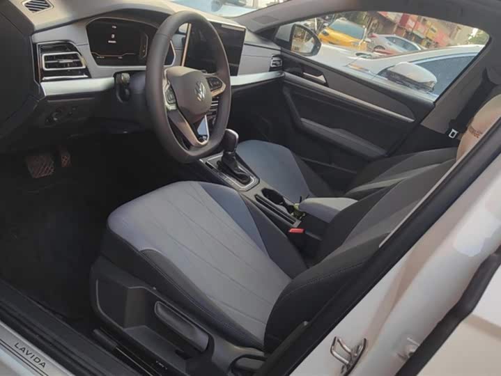 Фото 9 - Volkswagen Lavida