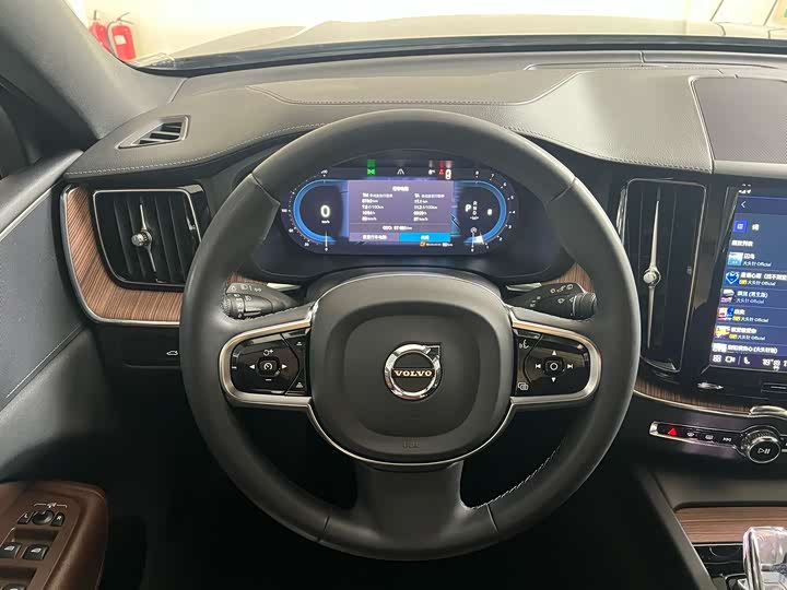 Фото 5 - Volvo XC60