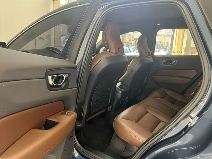 Фото 7 - Volvo XC60