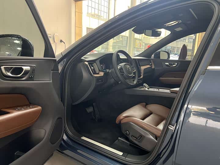 Фото 8 - Volvo XC60