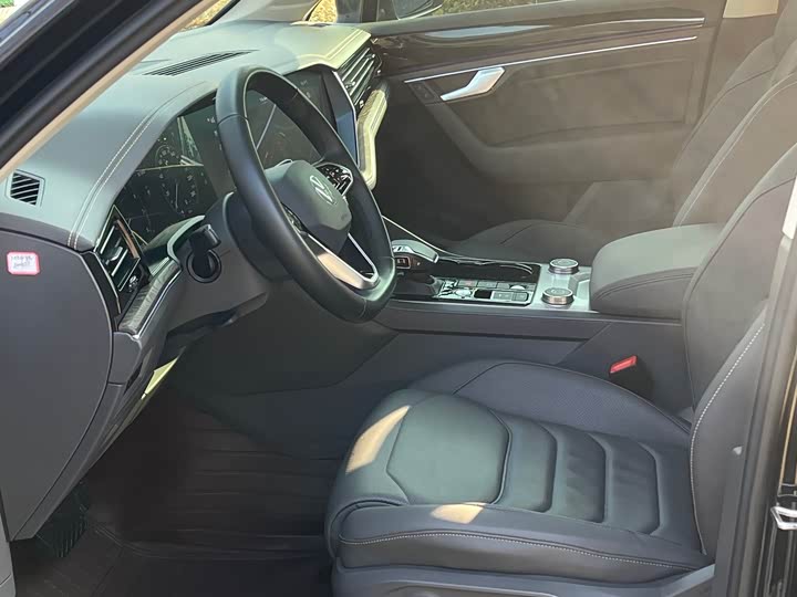 Фото 4 - Volkswagen Touareg