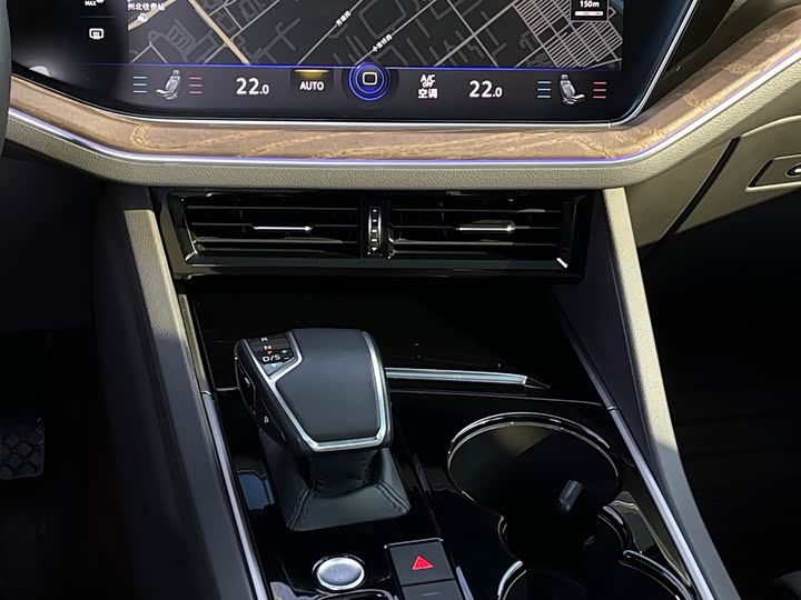 Фото 8 - Volkswagen Touareg