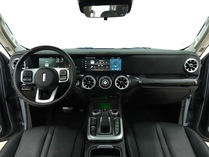 Фото 7 - Tank 300