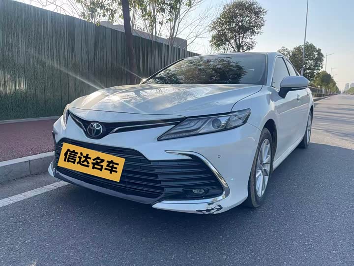 Фото 1 - Toyota Camry