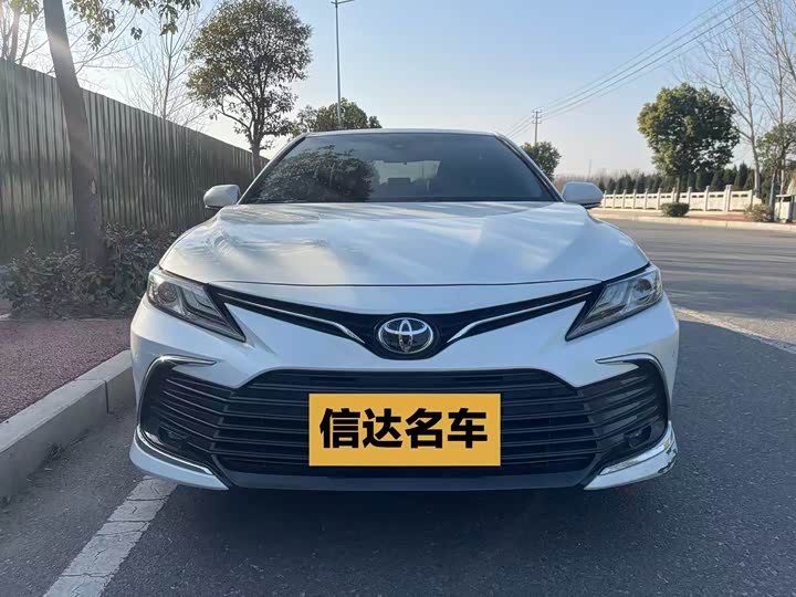 Фото 2 - Toyota Camry