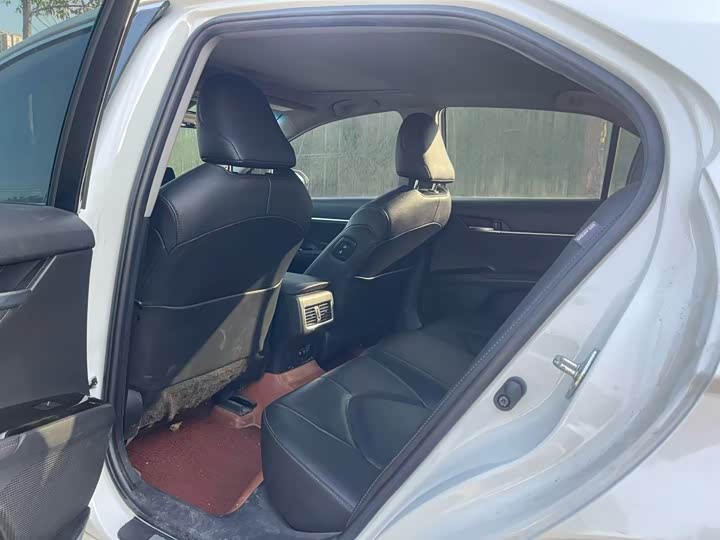 Фото 5 - Toyota Camry